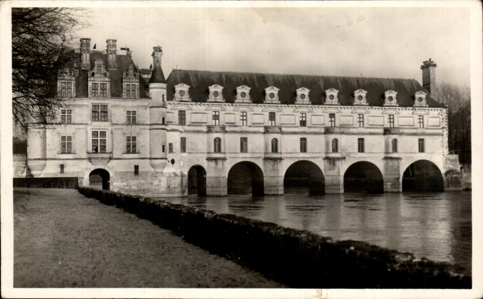 CPA Chenonceaux Le Chateau Construit sur le Cher