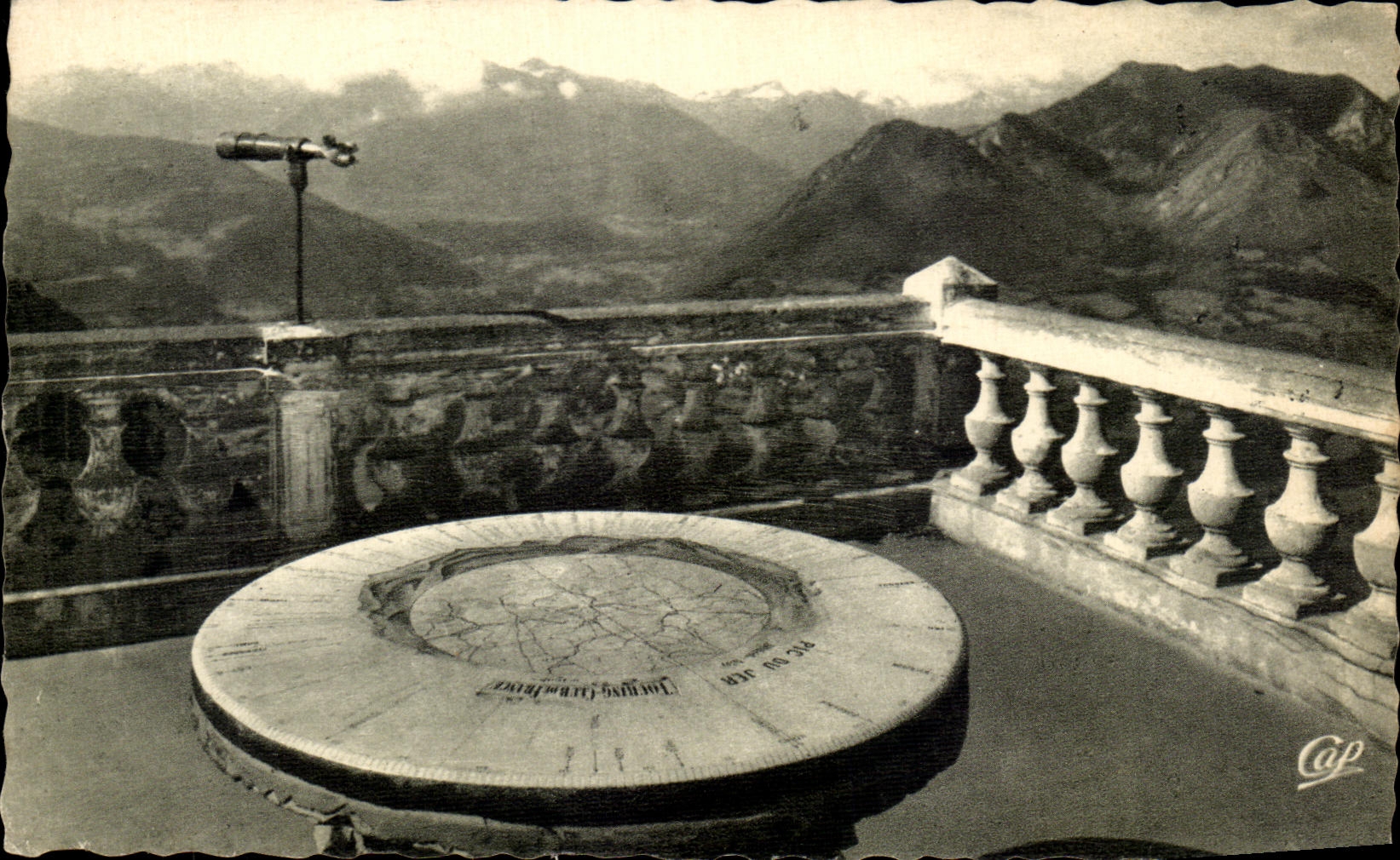 CPA Lourdes Pic du Jer Table d'Orientation de l'observatoire