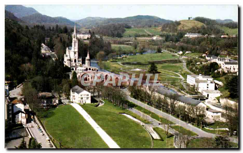 CPM Lourdes La Basilique et la Basilique Souterraine