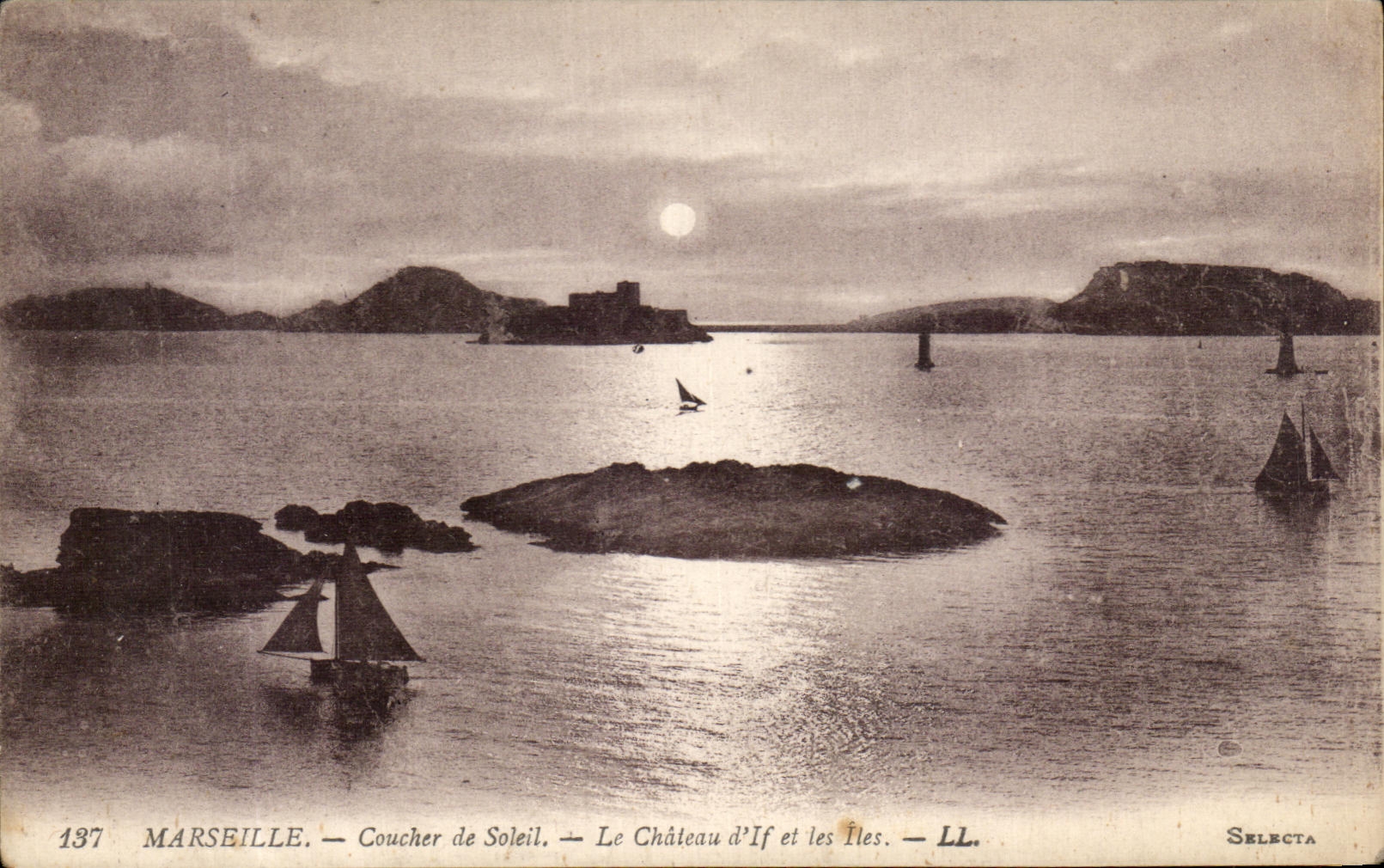 CPA Marseille Coucher de Soleil Le Chateau d'If et les Iles