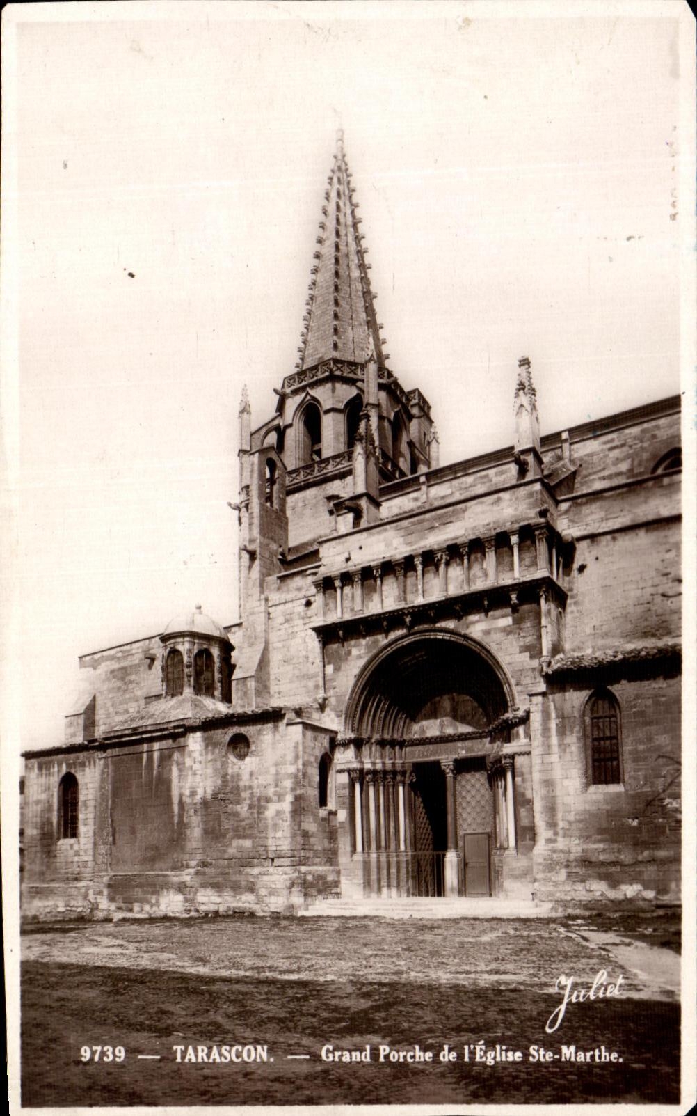 Tarascon — Grand Porche de l'Église Ste-Marthe — Juliet
