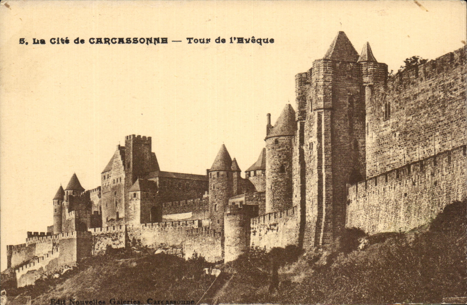 CPA La Cite Carcassonne Tour De l'Eveque