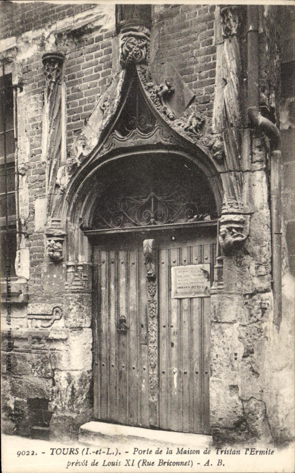 CPA Tours Porle De La Maison De Tristan l'Ermite Prevot De Louis XI Rue Briconnet