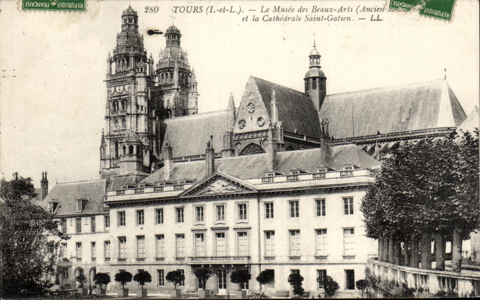 CPA Tours Le Musee Des Beaux Arts Et La Cathedrale Saint Gatien