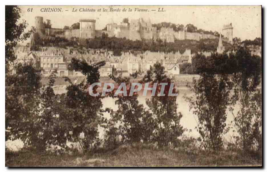 CPA Chinon Le chateau Et Les Bords De La Vienne