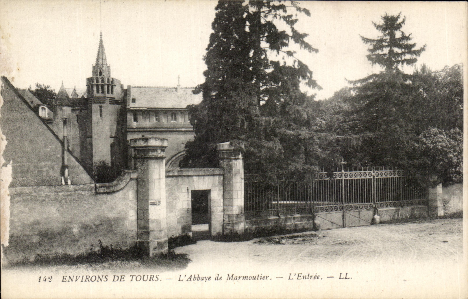 CPA Environs de Tours L'Abbaye de Marmoutier L'Entree
