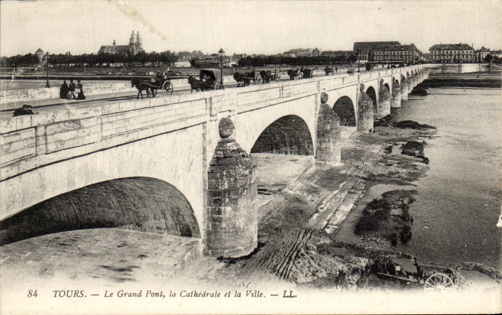 CPA Tours Le Grand Pont la Cathedrale et la Ville