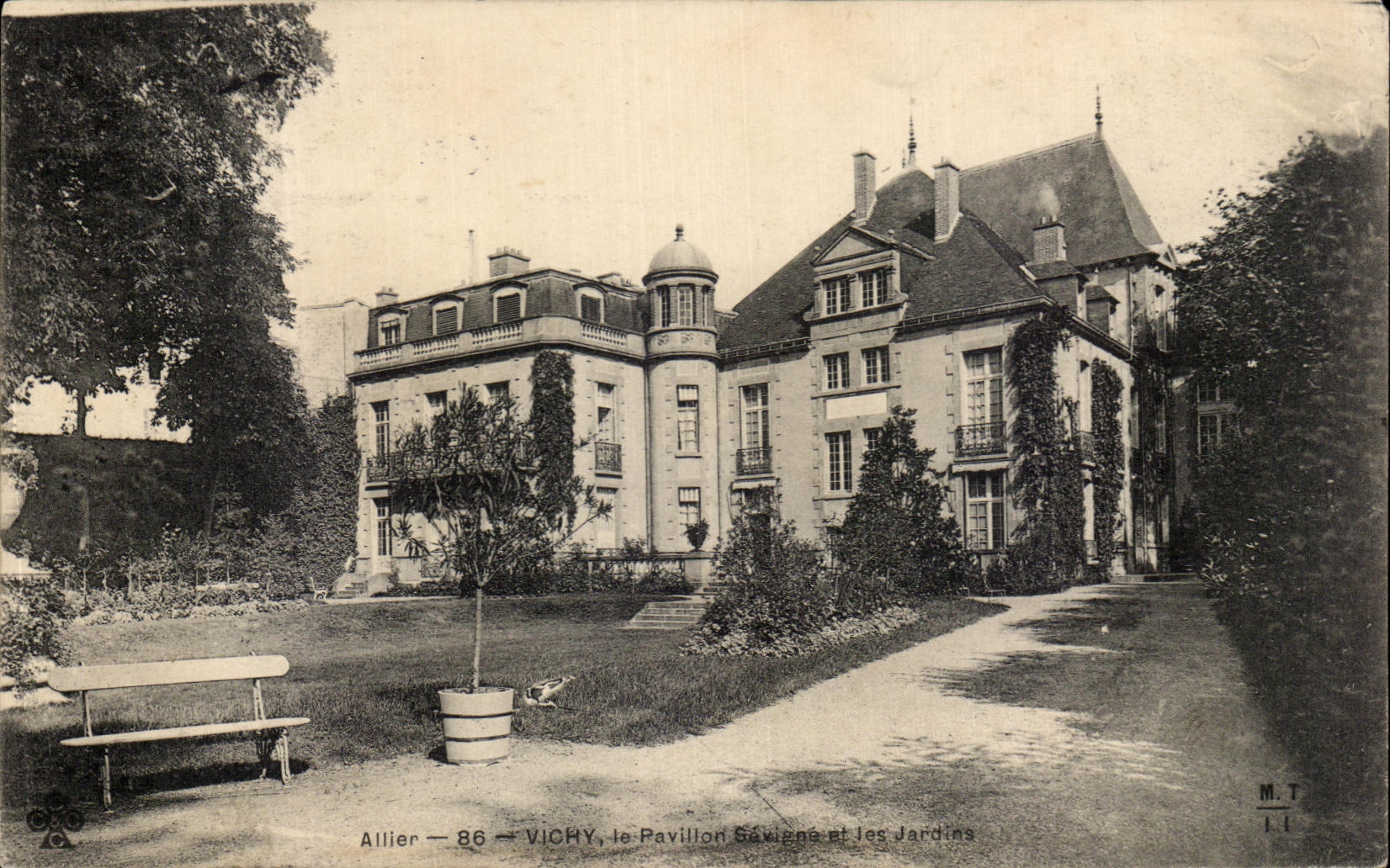 CPA Vichy Pavillon Sevigne et les Jardins