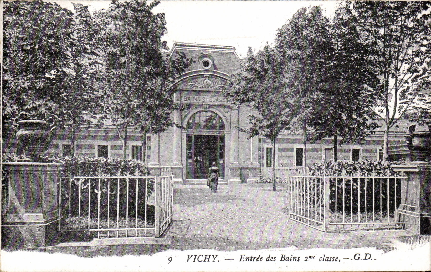 CPA Vichy Entree des Bains 2eme classe