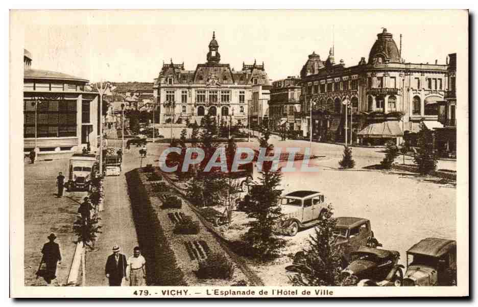 CPA Vichy L'Esplanade de I'Hotel de Ville