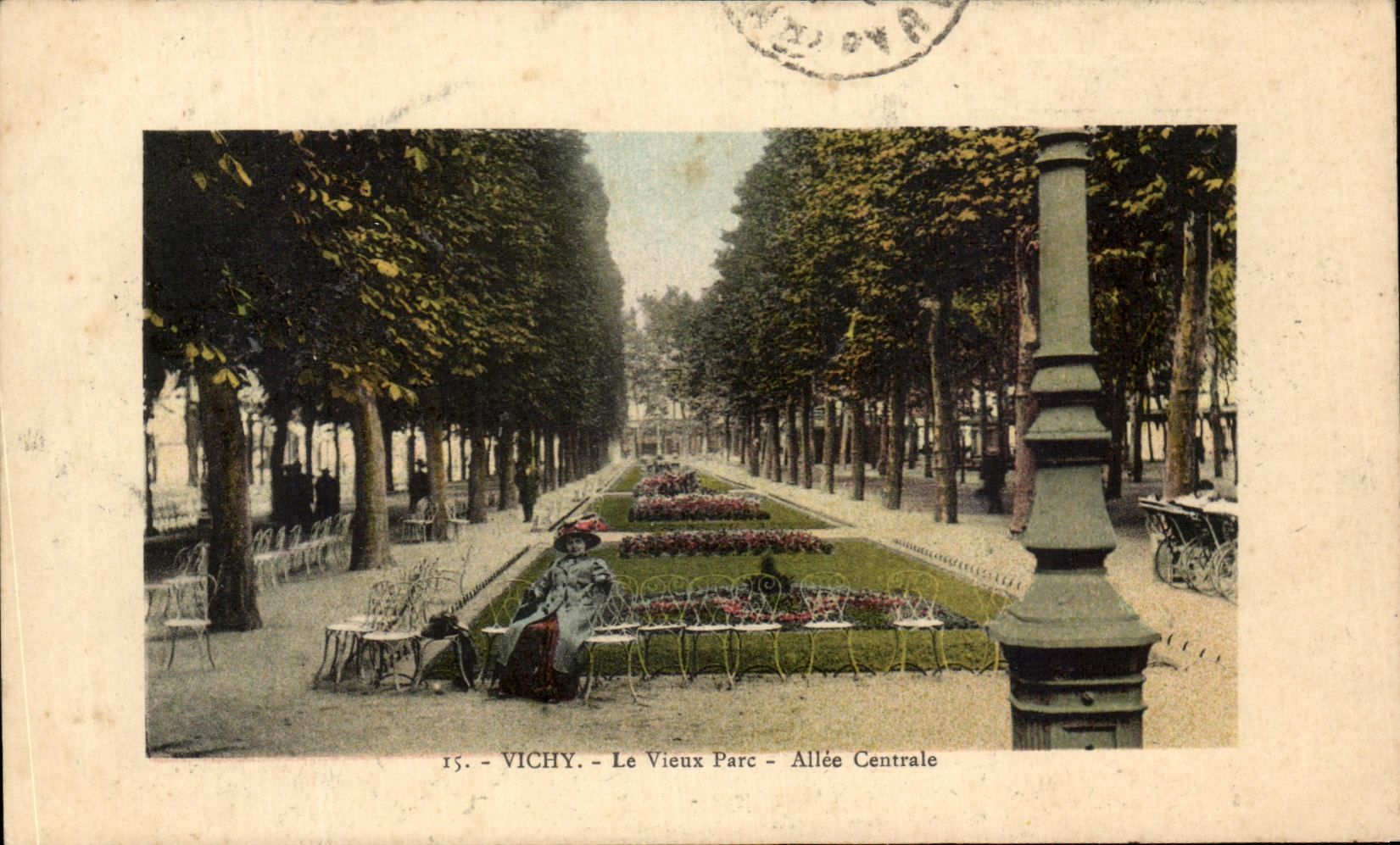 CPA Vichy Le Vieux Parc Allee Centrale
