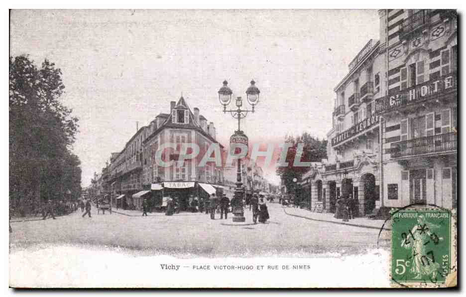 CPA Vichy Place Victor Hugo Et Rue De Nimes