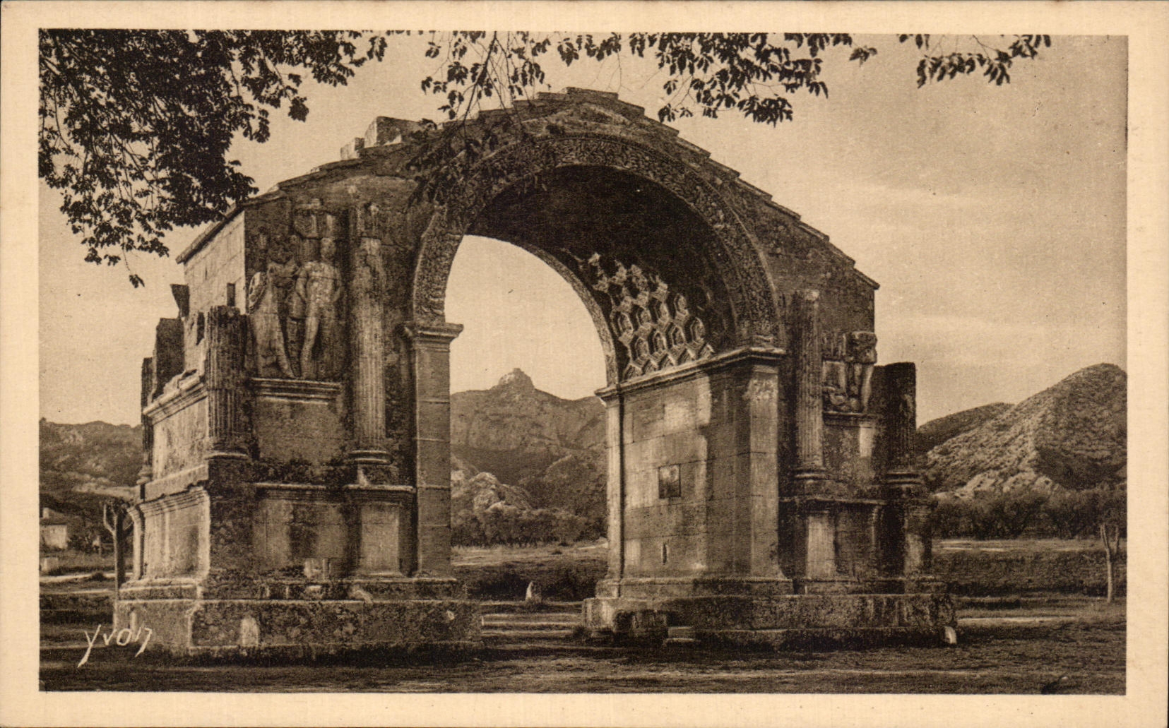Monument romain à Saint-Rémy-de-Provence — Plateau des Antiquités — Édition d'Art YVON
