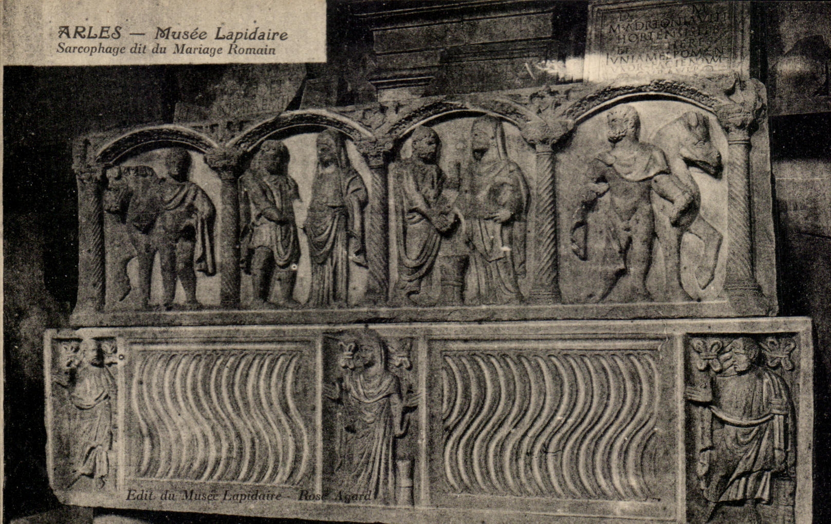 Arles — Lapidaire-Museum — Sarg genannt das römische Hochzeitspaar — Verlag des Lapidaire-Museums - Rose Agard