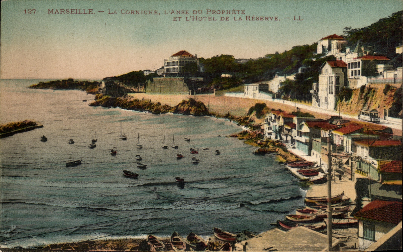 CPA Marseille La Corniche L'Anse Du Prophete Et L'Hotel De La Reserve