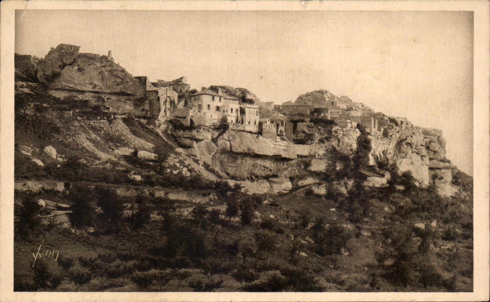 CPA Les Baux Vue Panoramique du Village
