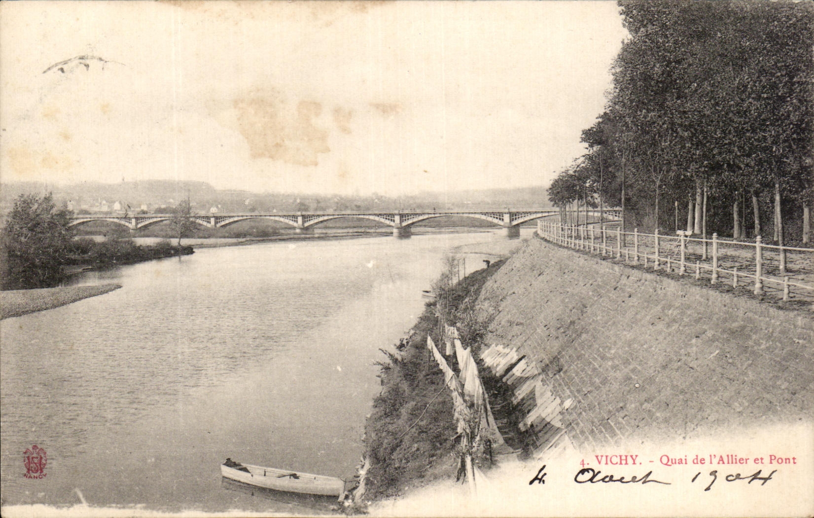 CPA Vichy Quai de I'Allier et Pont