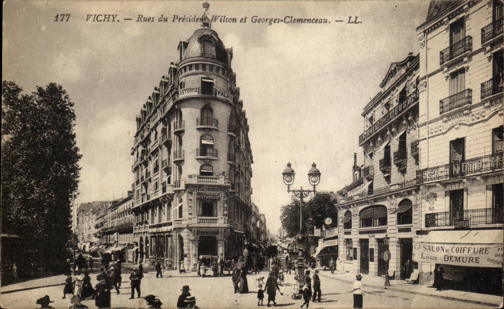 CPA Vichy Rues du President Wilson et Georges Clemenceau