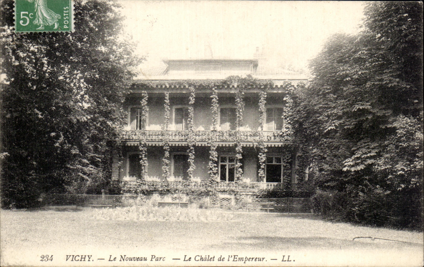 CPA Vichy Le Nouveau Parc Le Chalet de I'Empereur
