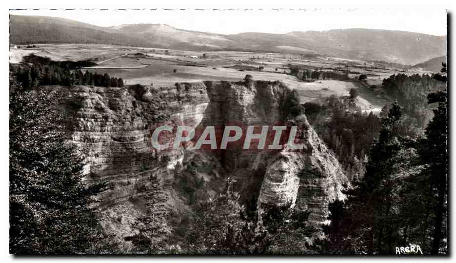 CPA Environs de Meyruies Bramabiau Vue d'ensemble du Gouffre