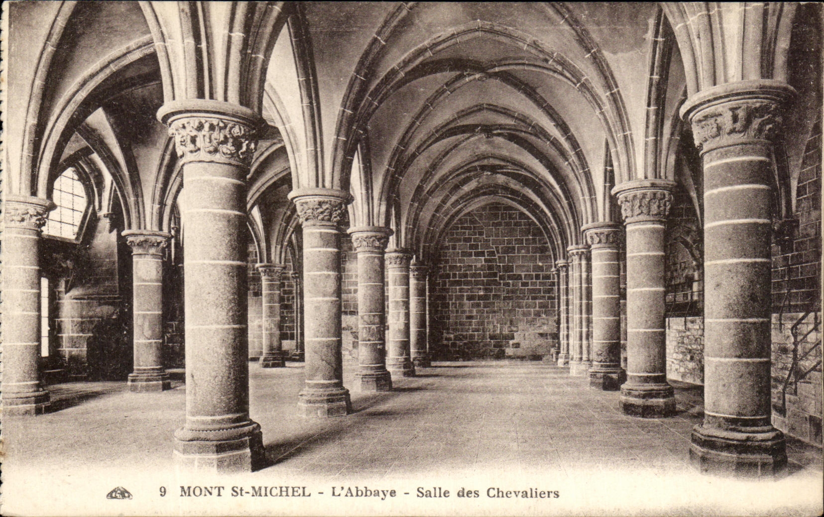 Mont-Saint-Michel - L'Abbaye - Salle des Chevaliers — éditeur CPAPHIL, n°9