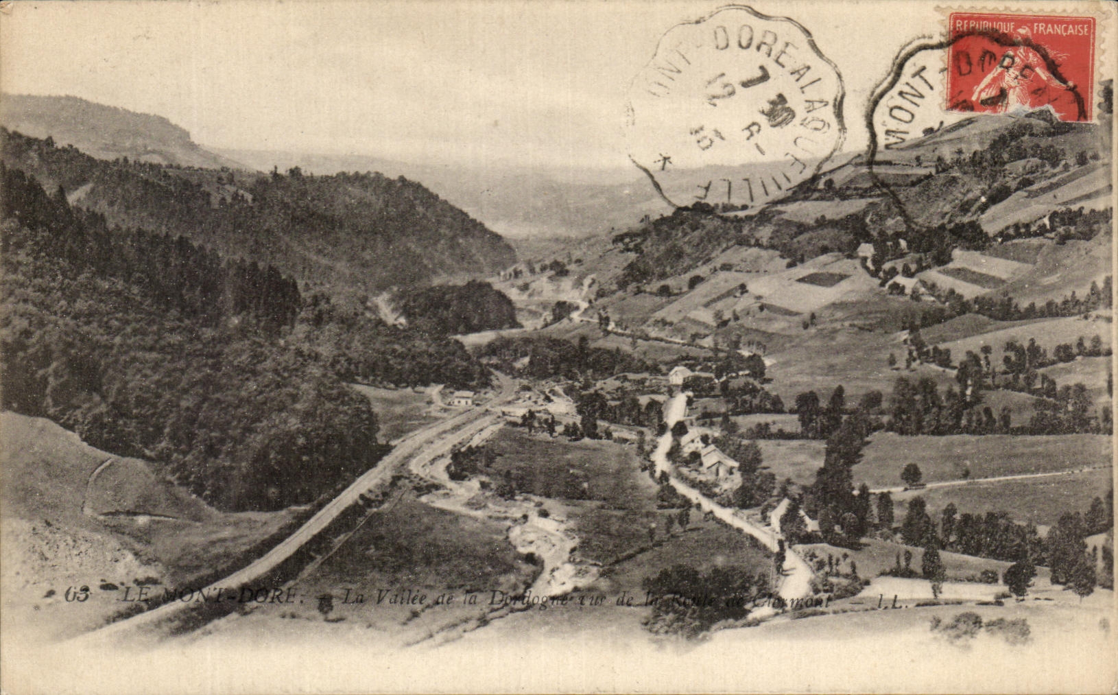 CPA Mont Dore La vallee de la Dordogne