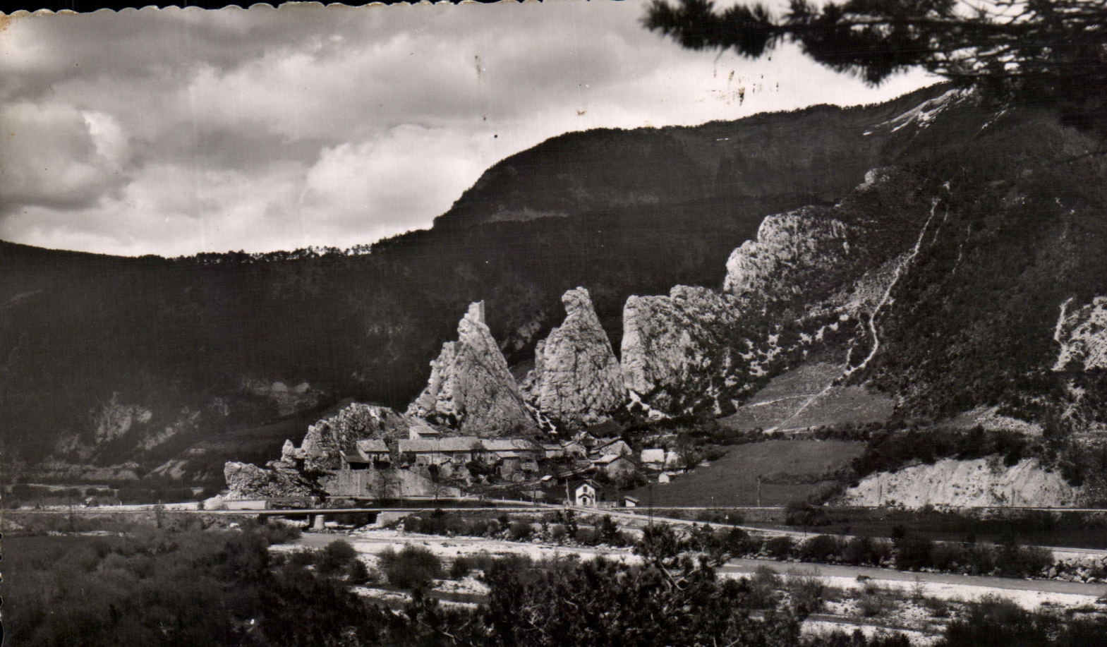 Die Alpen - Côte d'Azur — Umgebung von Saint-Julien-en-Beauchène — Die malerische La Rochette, Kalksteinwand — Verlag A.T.I.L. - n°53