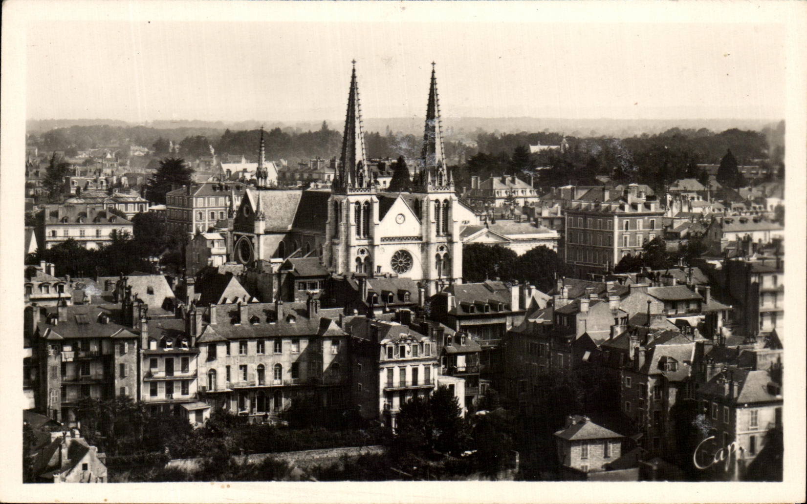 Pau — Vue vers l'Église Saint-Jacques — C.A.P. — Paris
