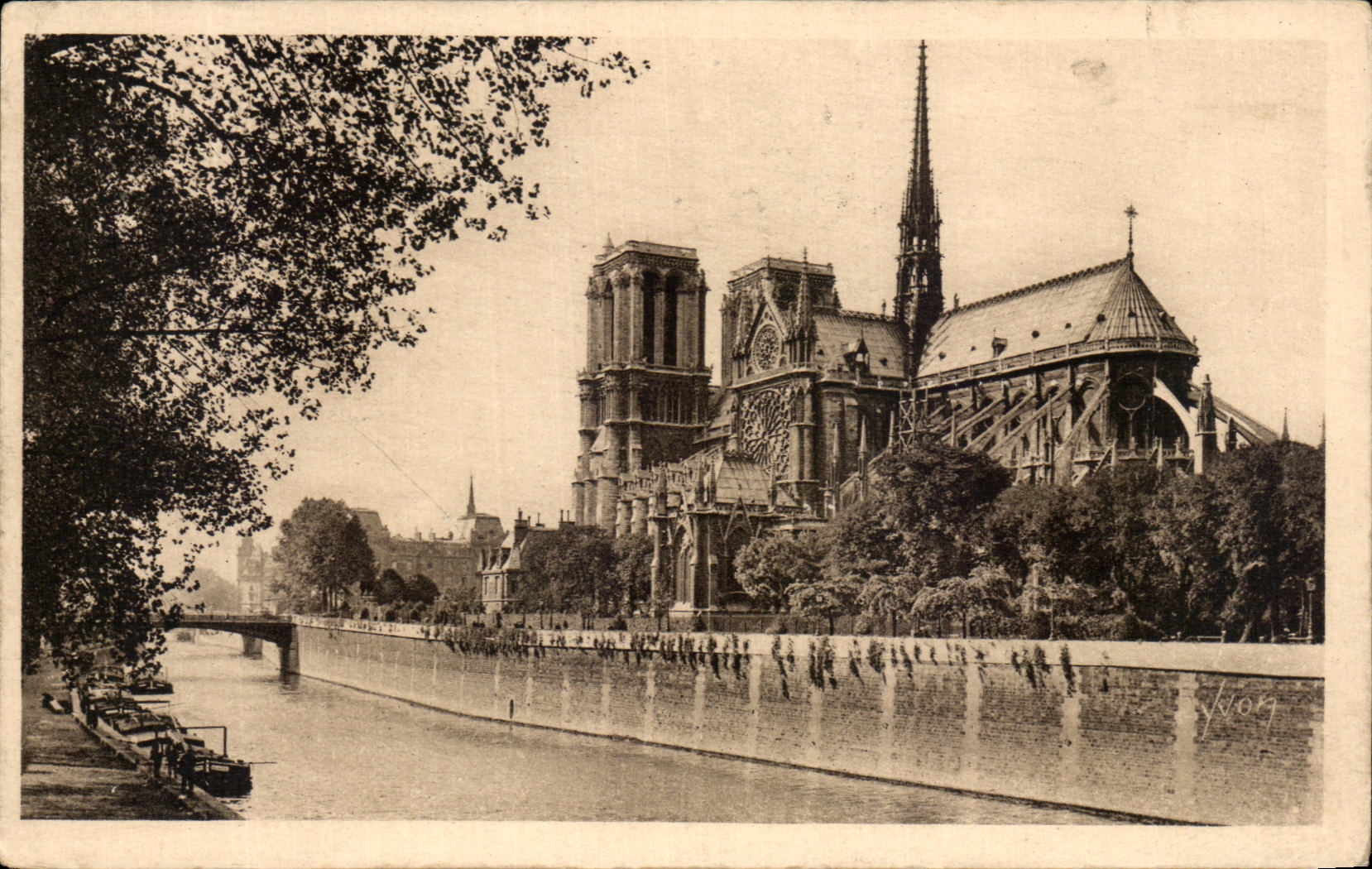 CPA Paris Notre Dame et le Square de I'Archeveche 