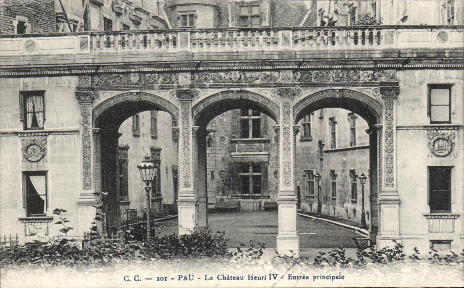 CPA Pau Le Chateau Henri IV Entree Principale