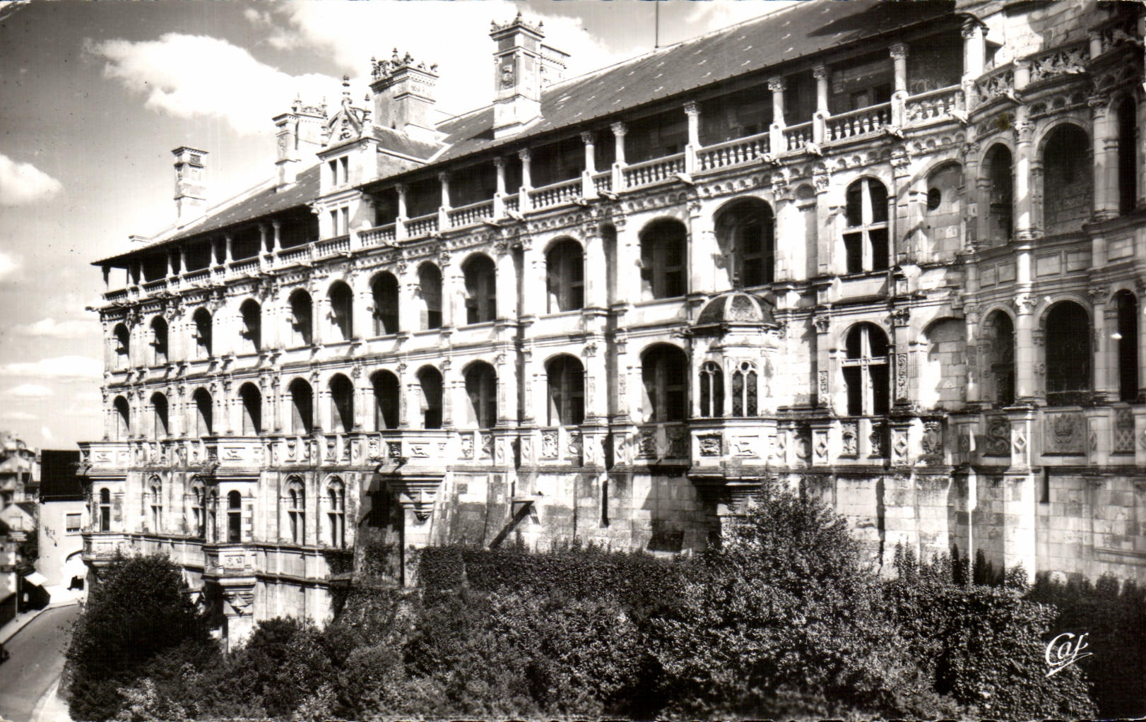 CPA Blois Facade Principale du Chateau