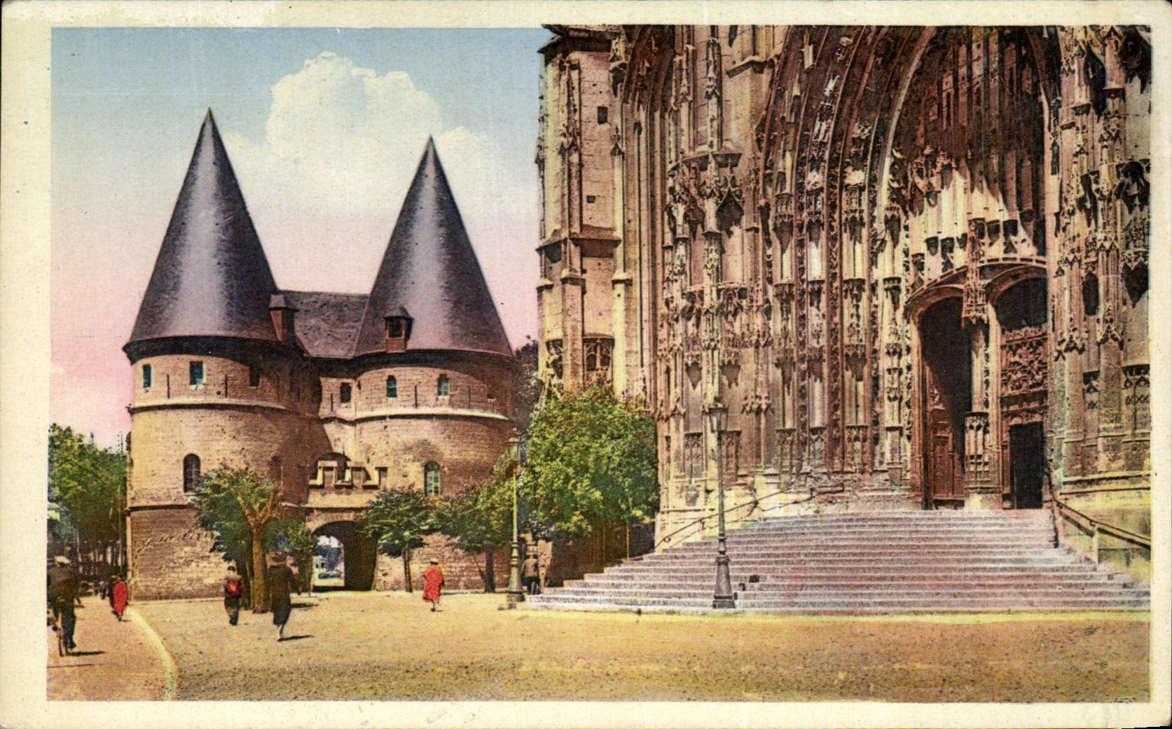 CPA Beauvais Le Porche de la Cathedrale et le Palais de Justice