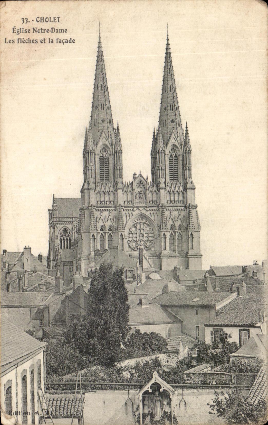 CPA Cholet Eglise Notre Dame Les Fleches Et La Facade