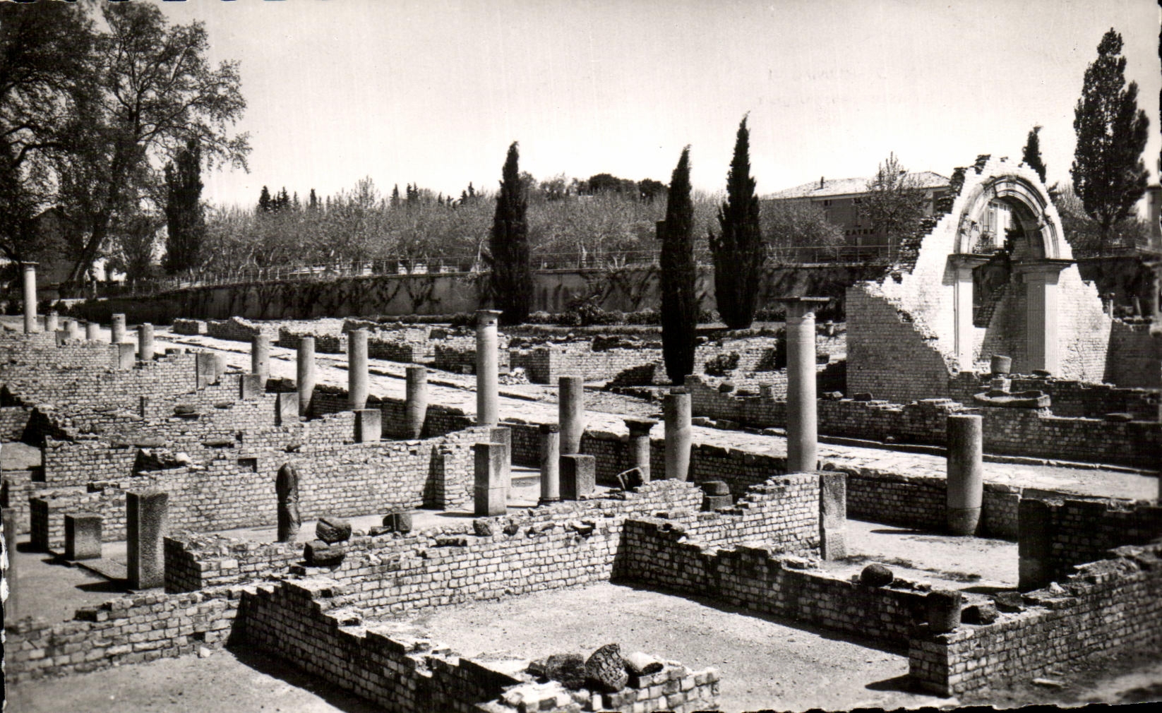 Vaison-la-Romaine — La Maison des bustes en argent — Éditions S.E.P.T. - Nice
