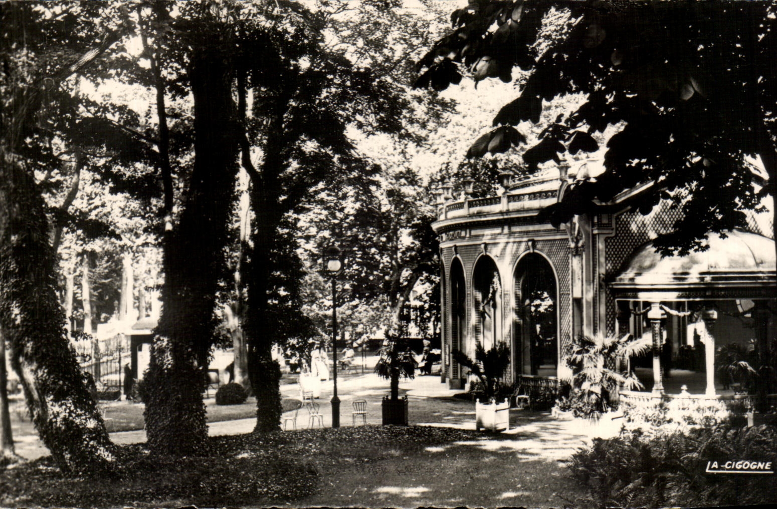 CPSM Vichy Reine des Villes Source des Celestins