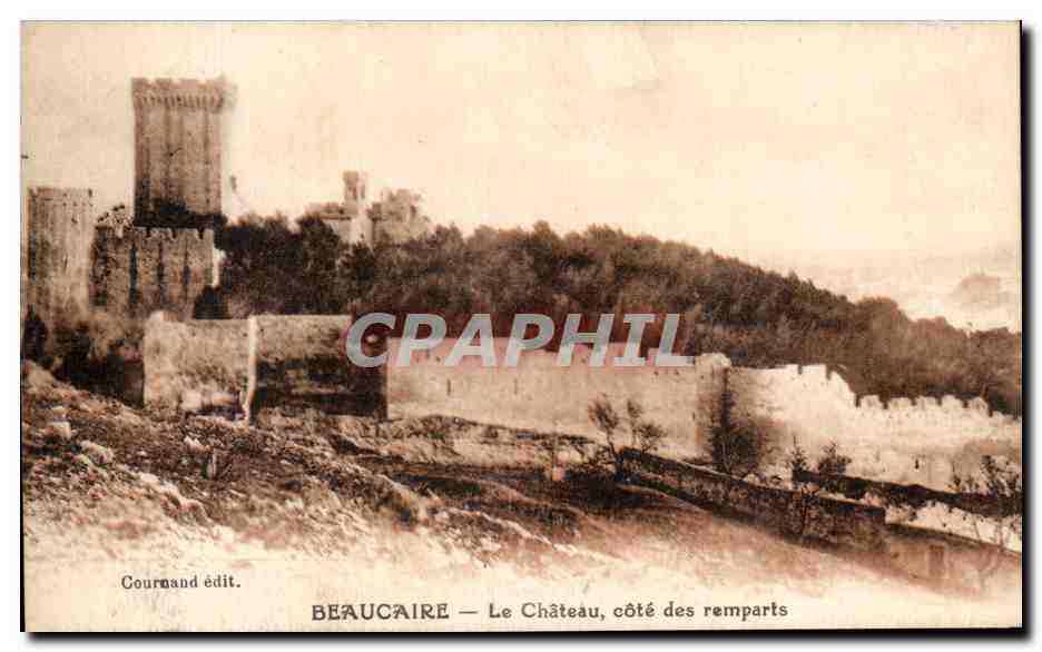 CPA Beaucaire Le Chateau cotes des remparts