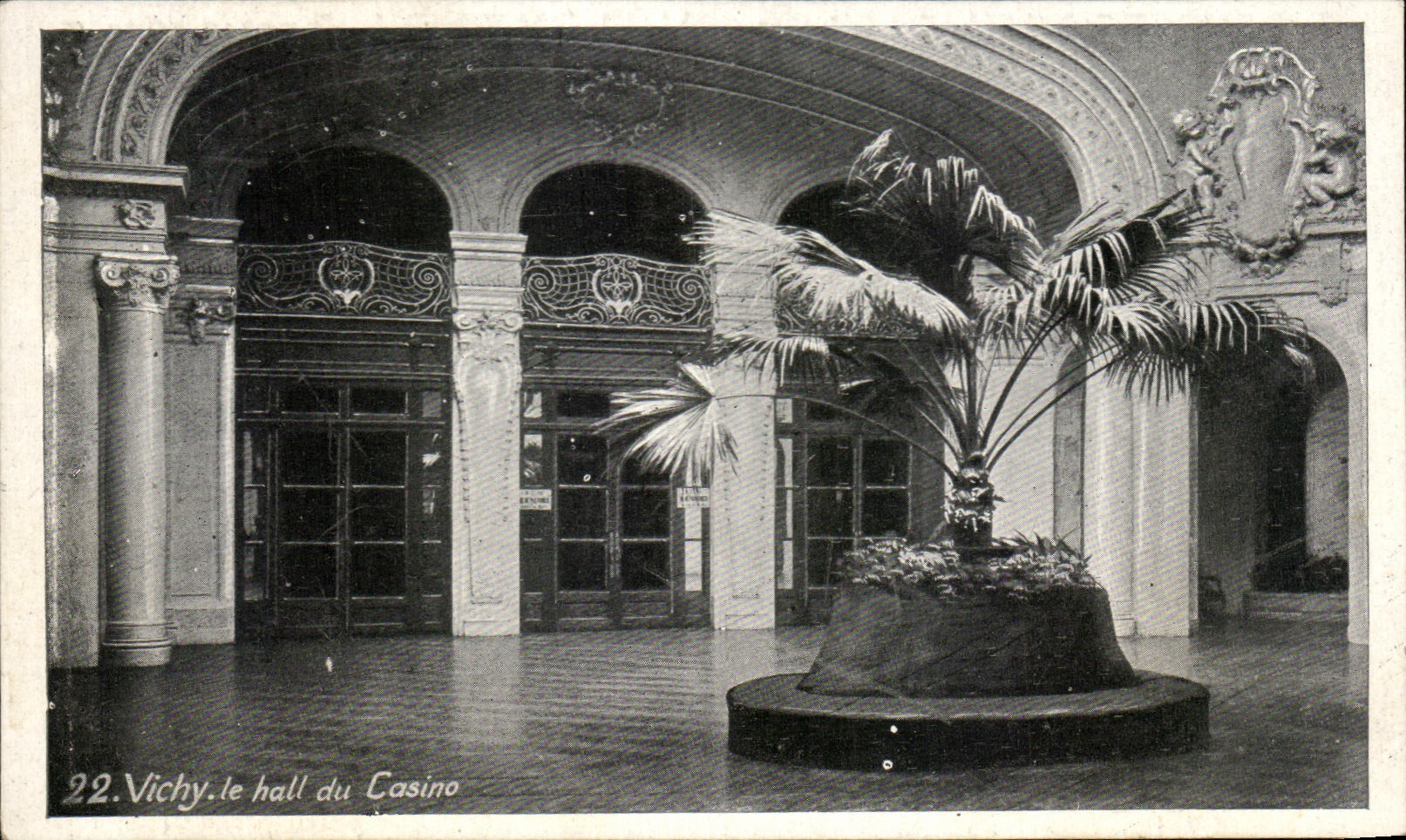 CPA Vichy le hall du Casino