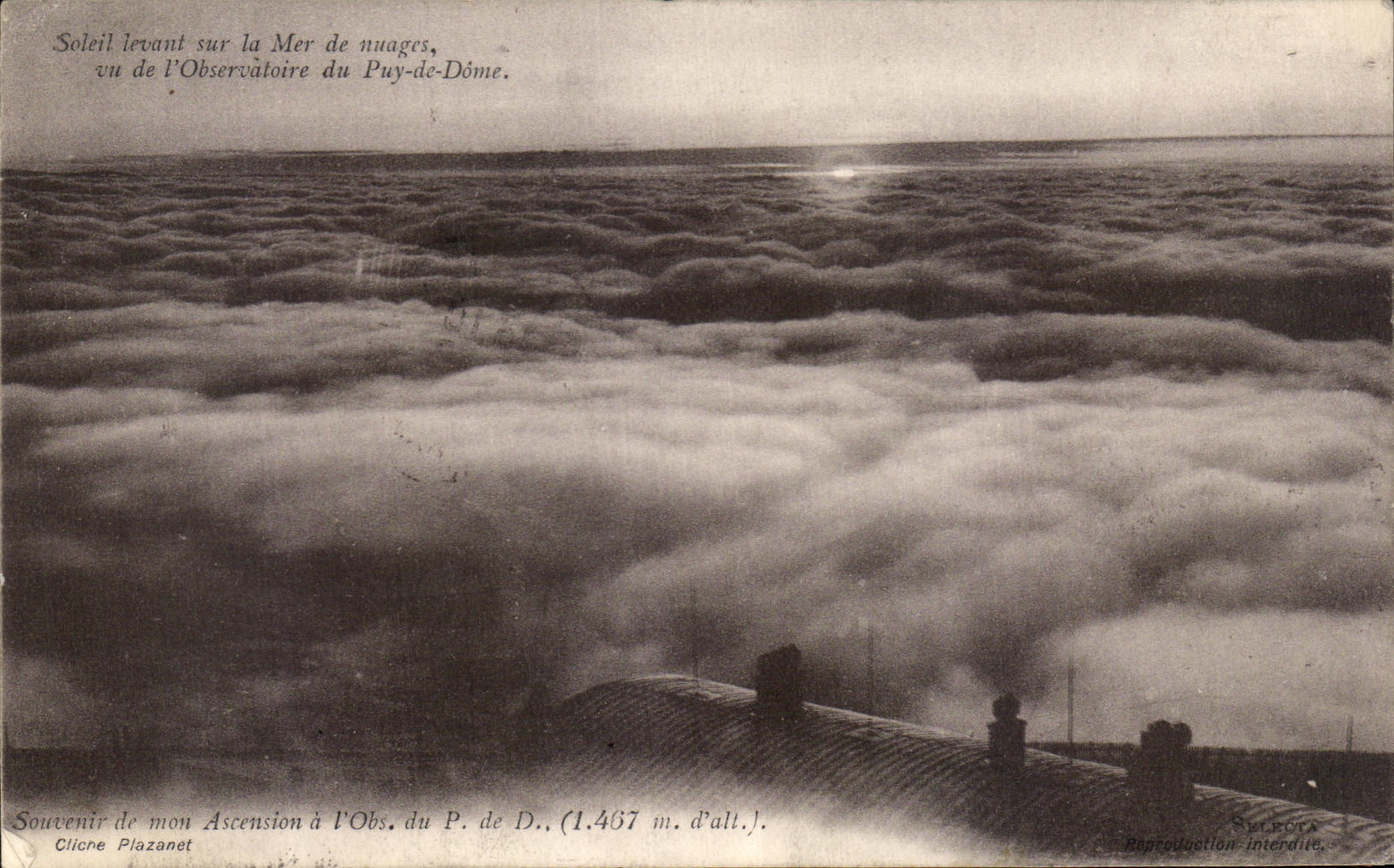 Sonnenaufgang über das Meer der Wolken, vom Observatorium des Puy-de-Dôme aus gesehen — Cliche Plazanet