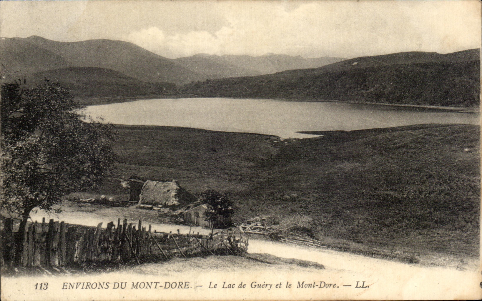 CPA Environs Du Mont Dore Le Lac de Guery et le Mont Dore