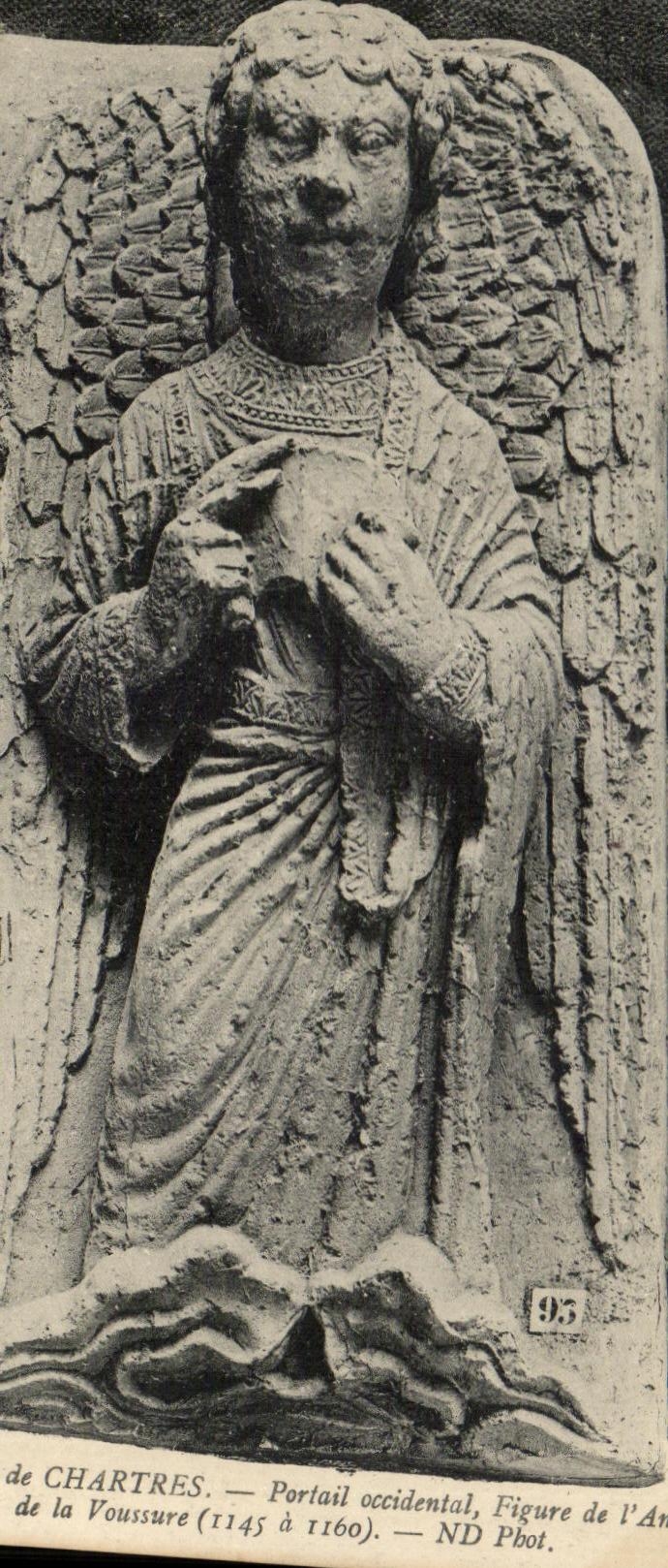Chartres — Portail occidental, Figure de l'Ange de la Voussure (1145-1160) — ND Pbot. n°93