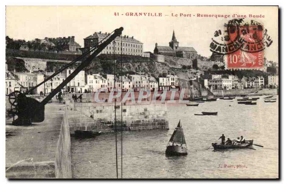 Granville - Le Port - Remorquage d'une Bouée