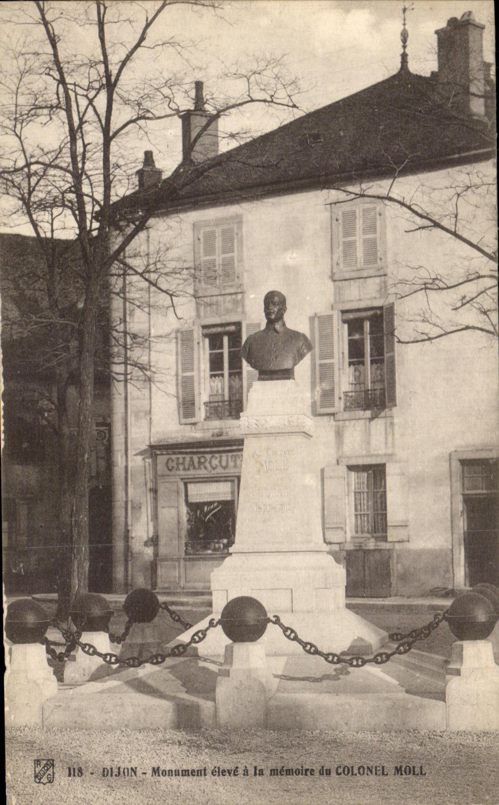 CPA Dijon Monument eleve a la Memoire du Colonel Moll Charcuterie 