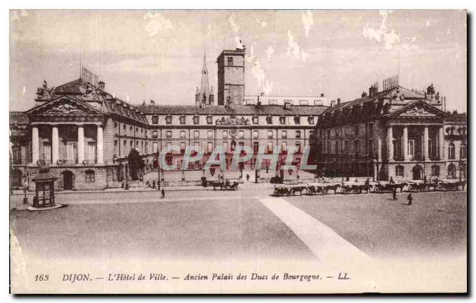 CPA Dijon L'Hotel de Ville Ancien Palais des Ducs de Bourgogne