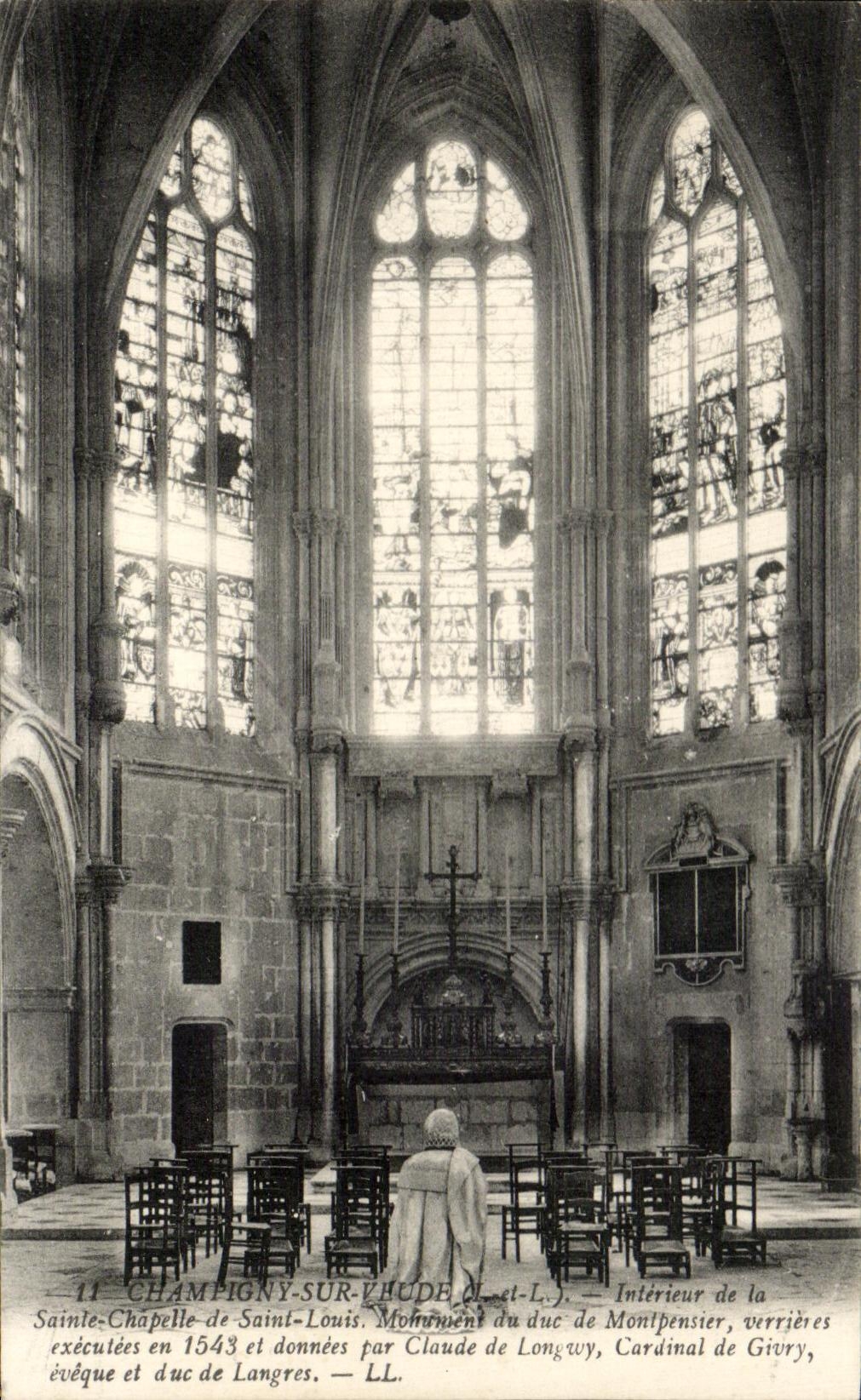 CPA Champigny Sur Vhude Interieur de la Sainte Chapelle de Saint Louis Montpensier Cardinal de Givry Eveque et duc de La