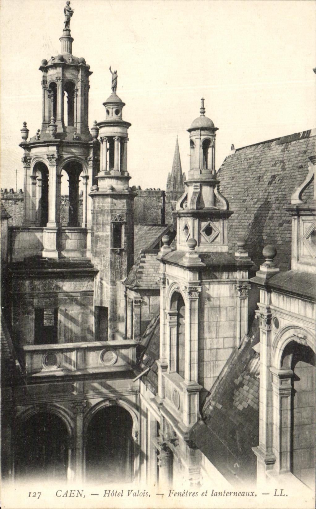 CPA Caen Hotel Valois Fenetres et Ianterneaux