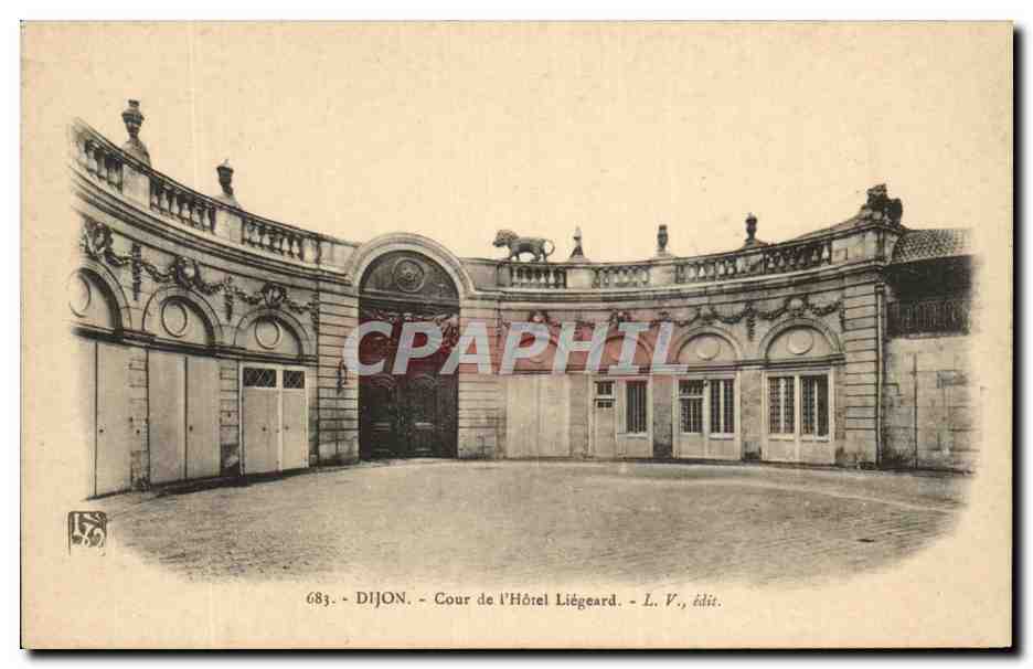 Dijon — Cour de l'Hôtel Liégeard — L. V., édit.