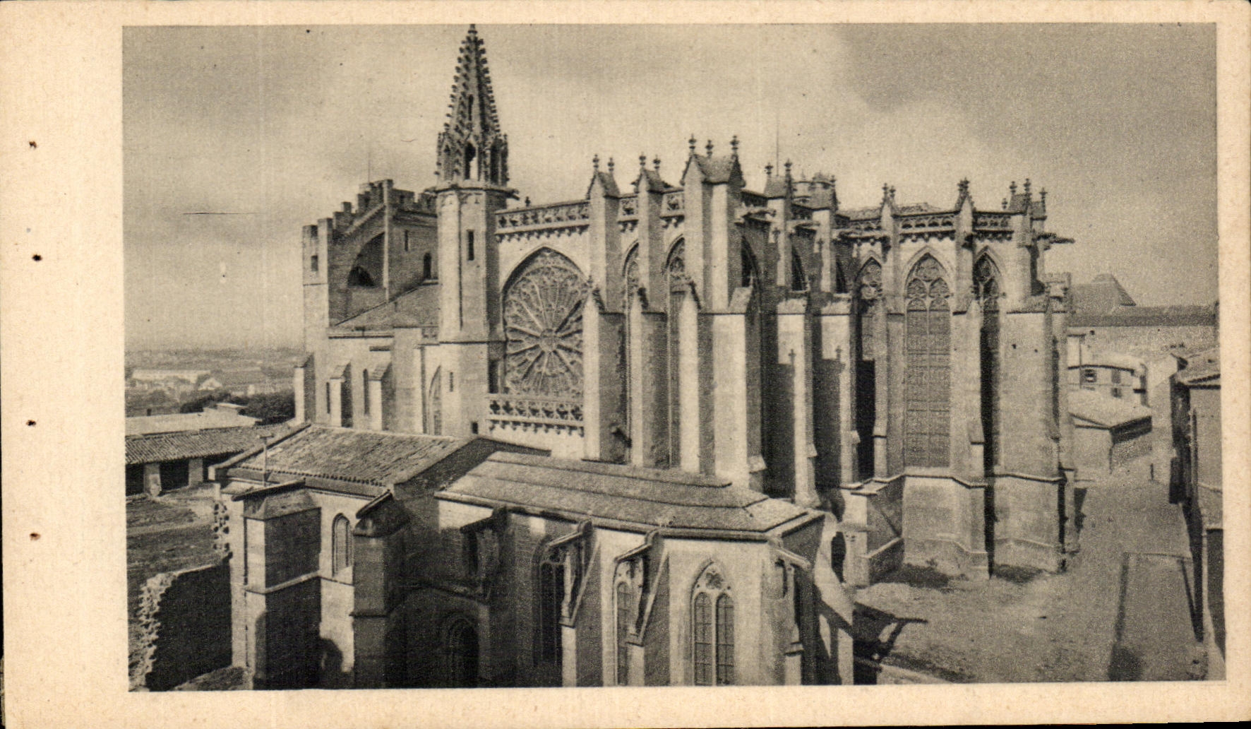 CPA Cite De Carcassonne Eglise Saint Nazaire Cote Sud Est