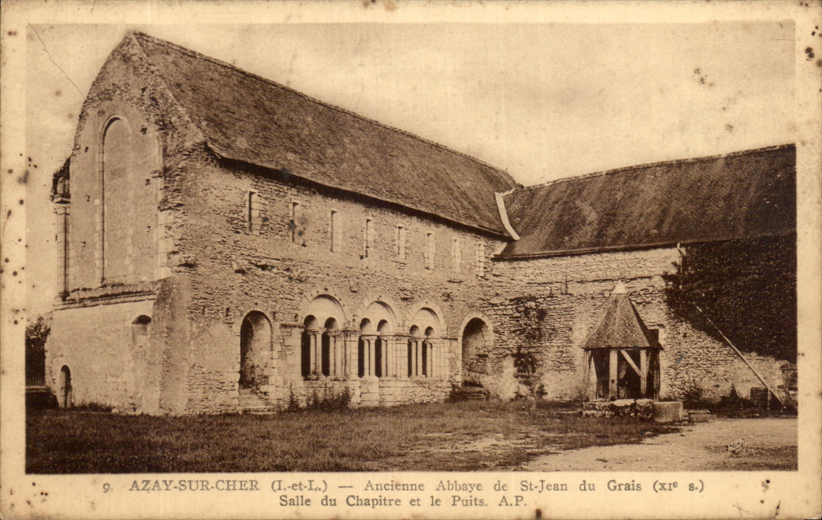 CPA Azay Sur Cher Ancienne Abbaye De St Jean Du Grais Salle Du Chapitre Et Le Puits