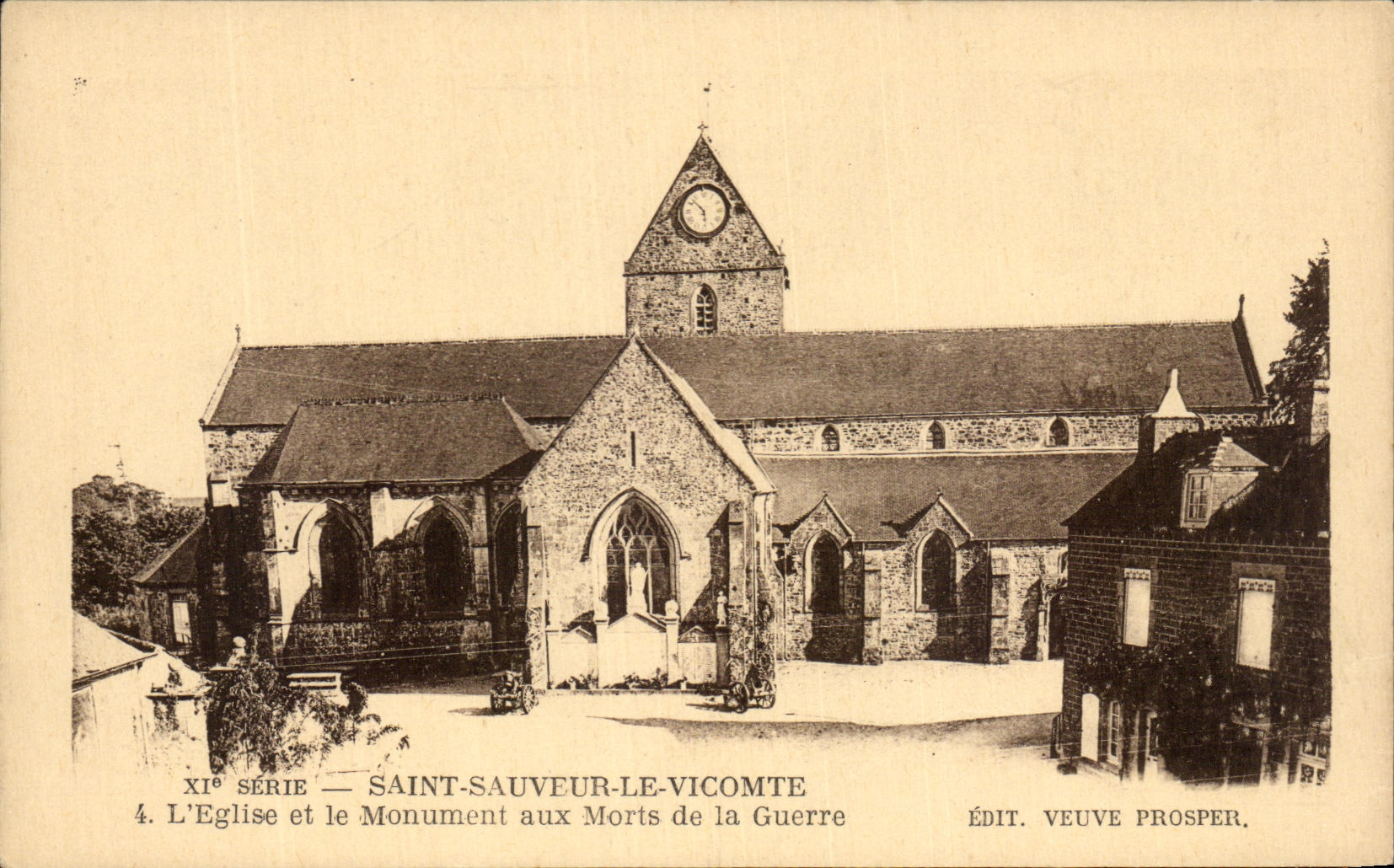 Saint-Sauveur-le-Vicomte — L'Église et le Monument aux Morts de la Guerre — Édit. Veuve Prosper, XIe série n°4