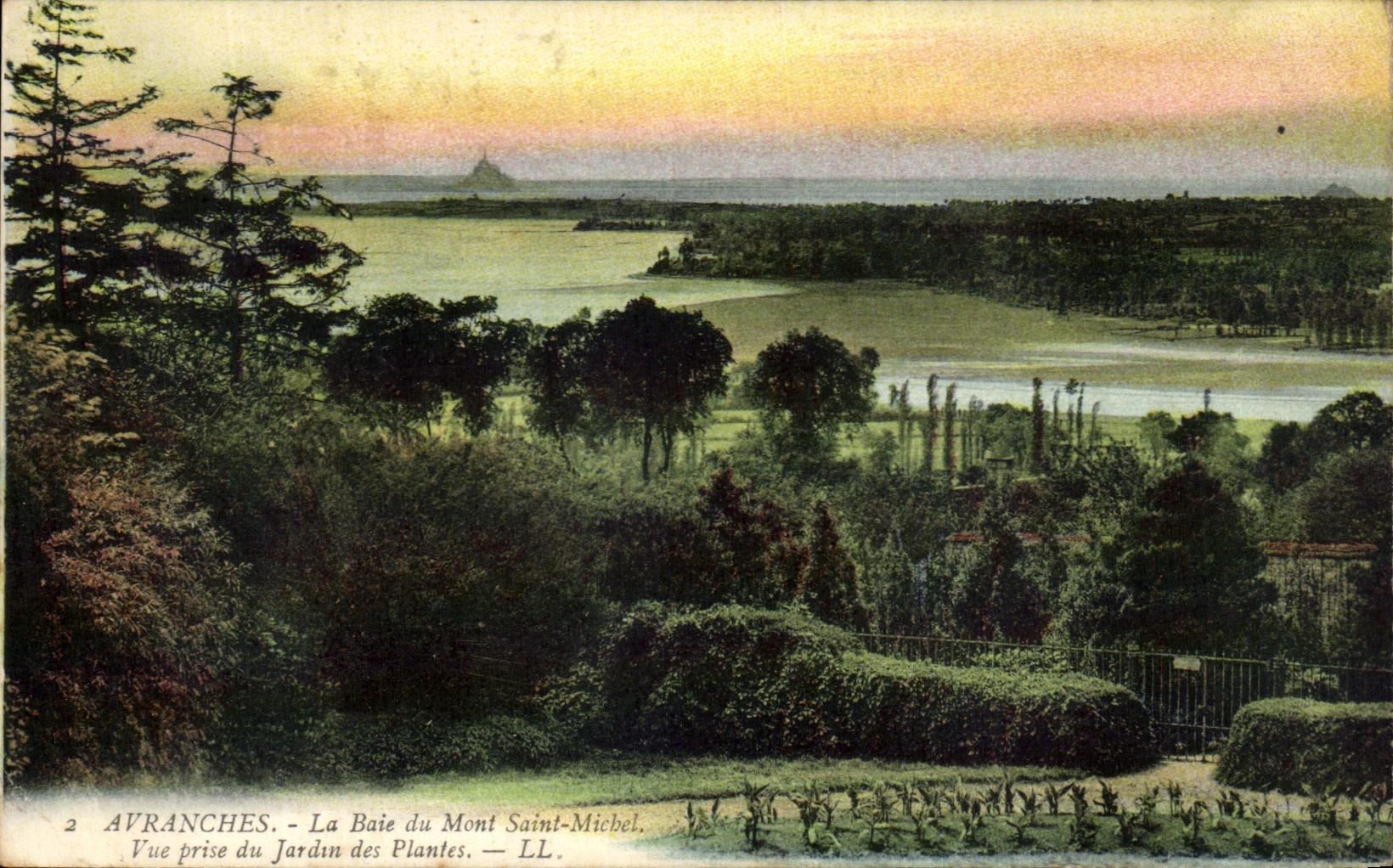 CPA Avranches La Baie du Mont Saint Michel Vue prise du Jardin des Plantes